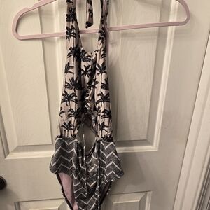 No Boundaries Palm Tree Print One Piece Swimsuit - Black and Pink